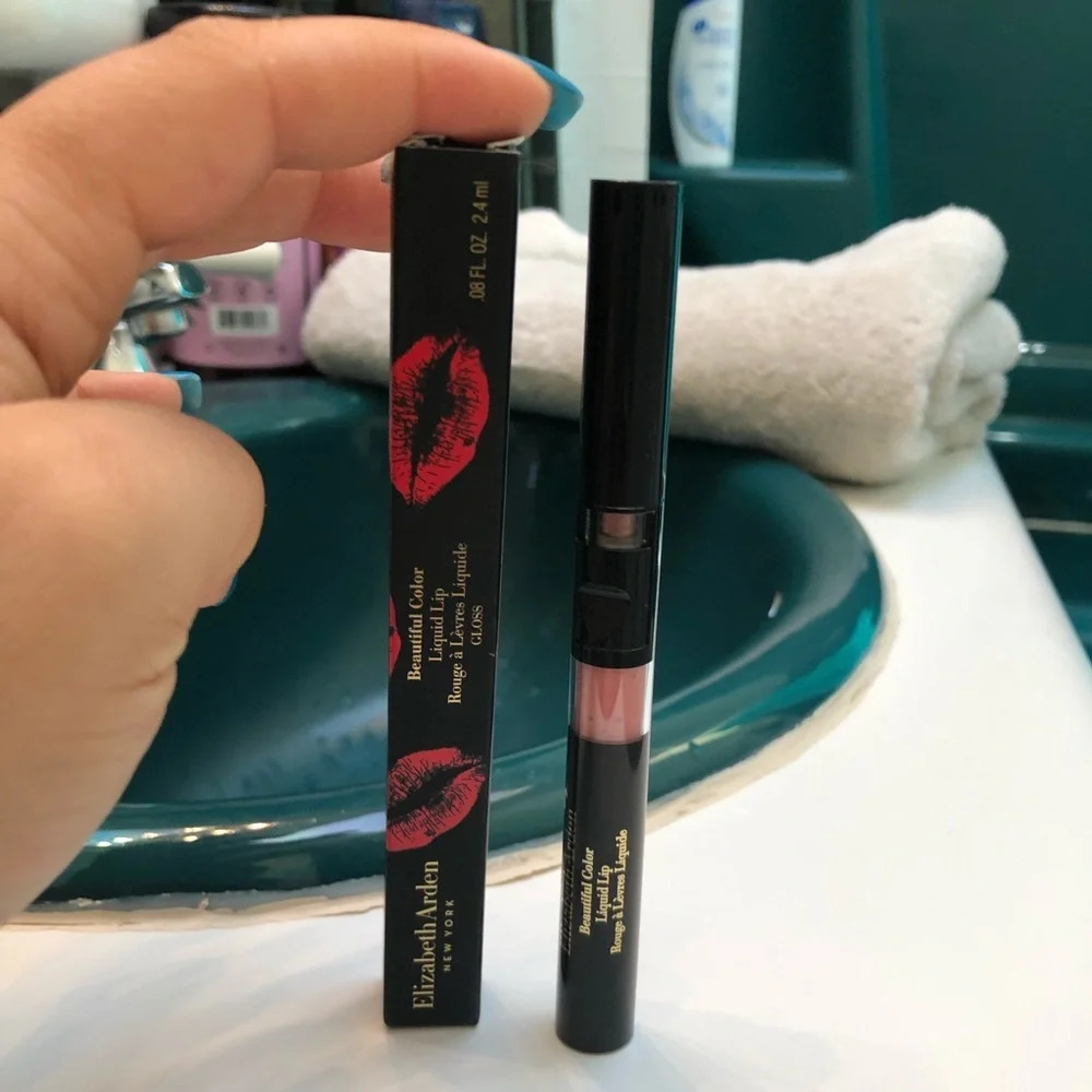 NIB ELIZABETH ARDEN GONE PINK LIQUID LIP